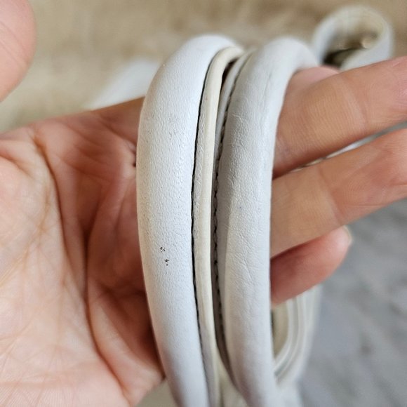 Liz Claiborne New York White Genuine Leather Drawstring Bucket Bag - Picture 4 of 14